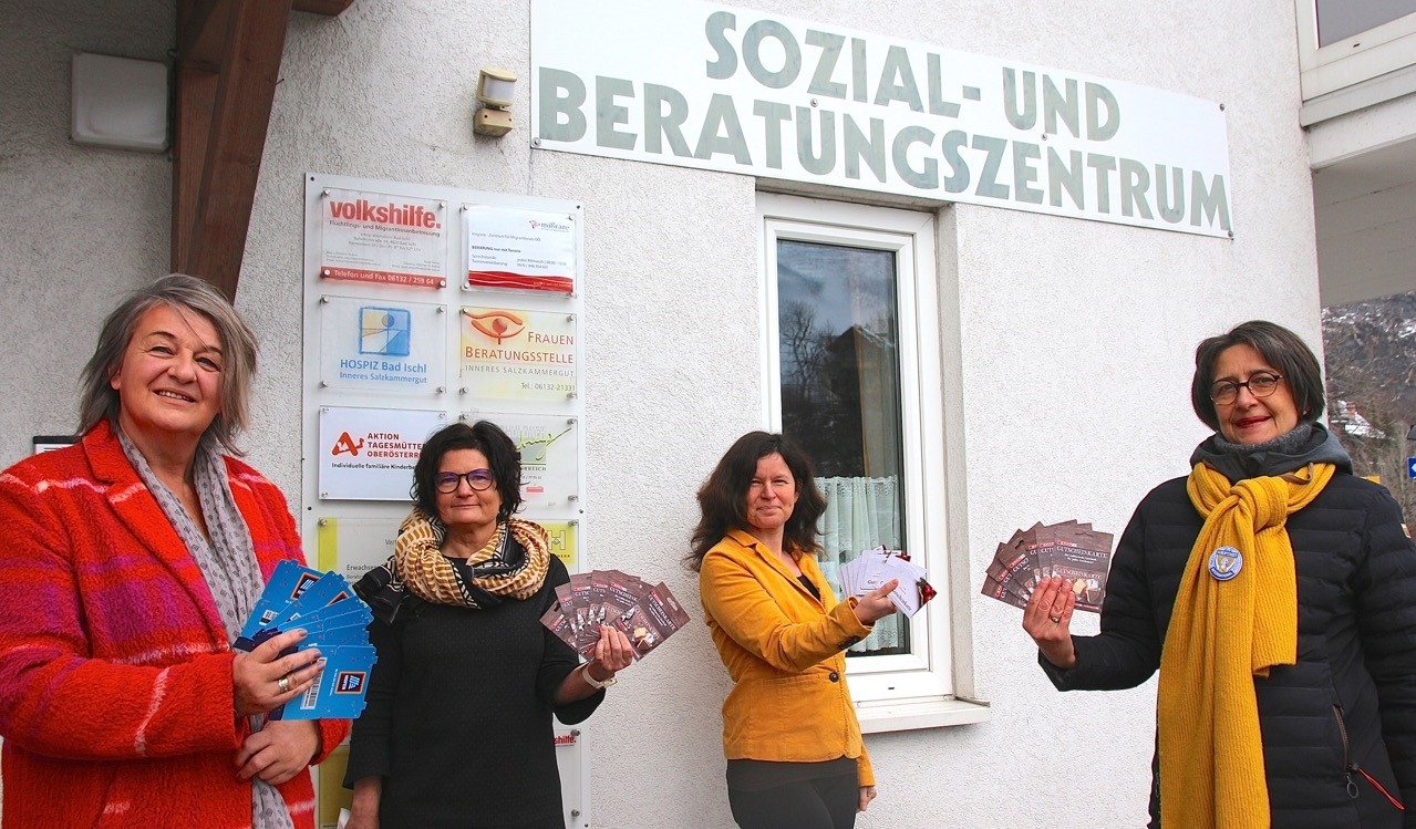Überreichung von Gutscheinen an Frauenberatungsstelle und an ‚Quartier 16‘